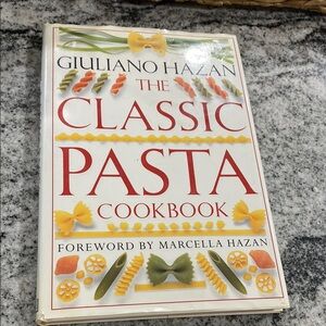 Giuliano Hazan The Classic Pasta Cookbook - White & Red Cover